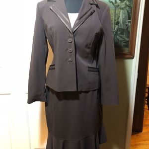 Goodclothes Brown 2-piece ladies suit - size 8